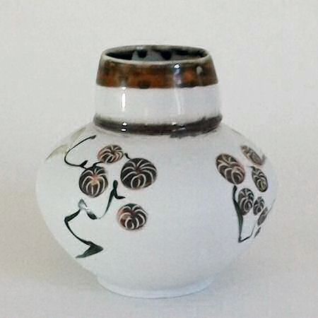 Deborah Prosser - 4pt vase, winter clematis